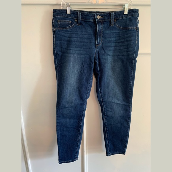 ** SOLD** Universal Thread mid rise jeggings - Picture 1 of 4